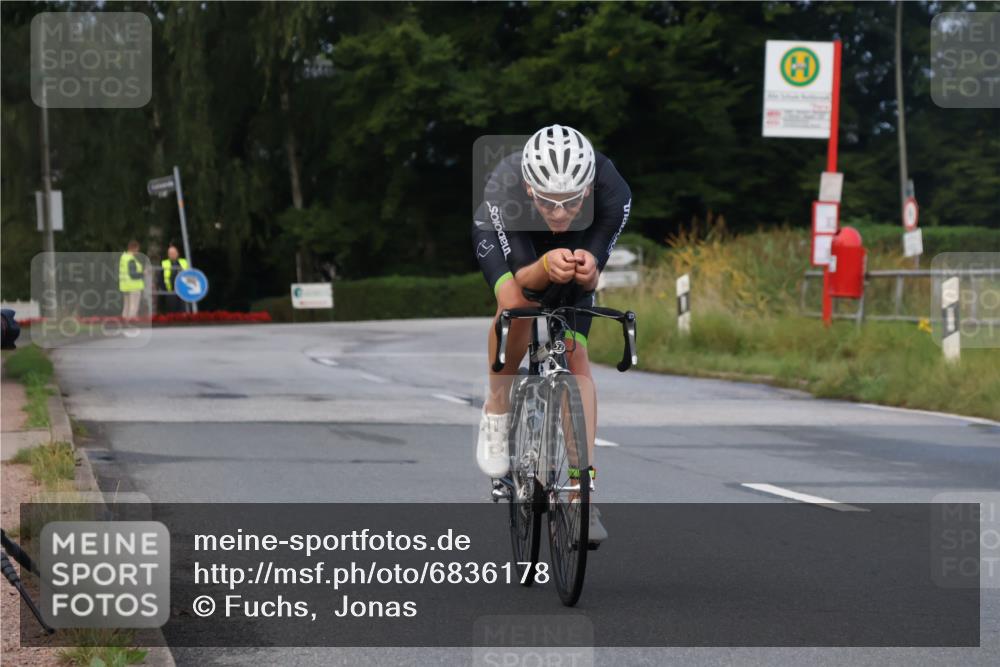 25.08.2024 - Elbe Triathlon Hamburg Fuchs,  Jonas http://msf.ph/oto/6836178 25.08.2024 08:43:58 Radfahren 41 meine-sportfotos.de
