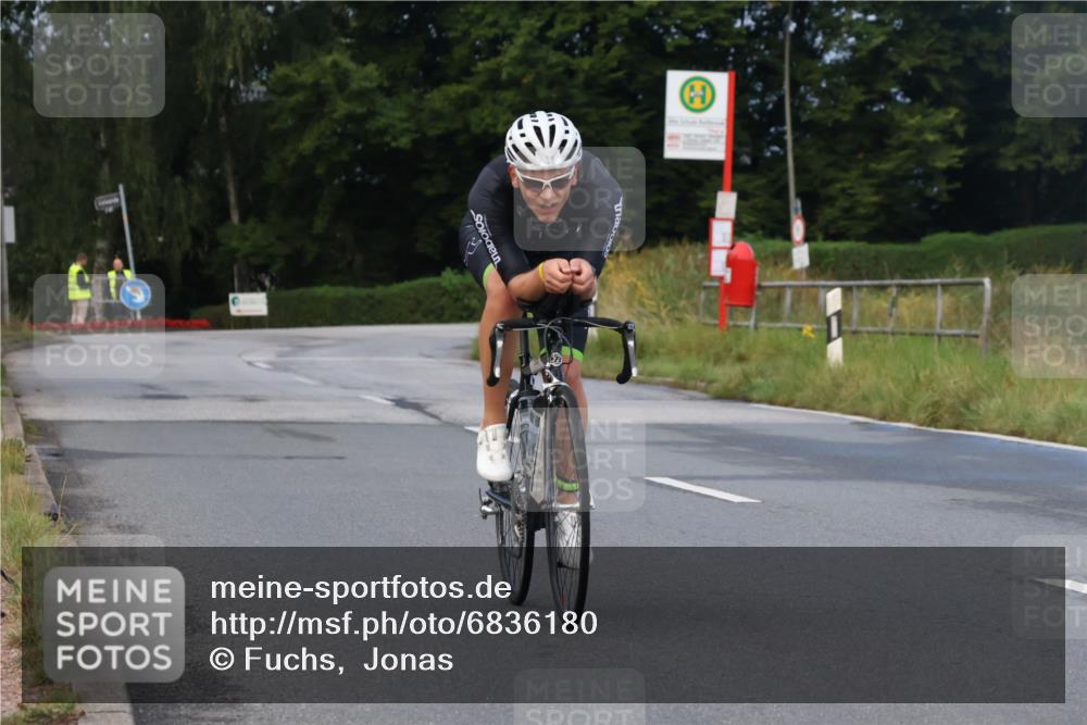 25.08.2024 - Elbe Triathlon Hamburg Fuchs,  Jonas http://msf.ph/oto/6836180 25.08.2024 08:43:58 Radfahren 41 meine-sportfotos.de