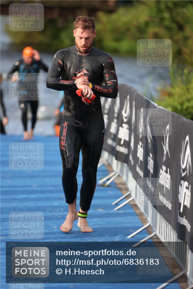 25.08.2024 - Elbe Triathlon Hamburg H.Heesch http://msf.ph/oto/6836183 25.08.2024 08:35:42 Schwimmen 59, 72, 74, 87, 98 meine-sportfotos.de