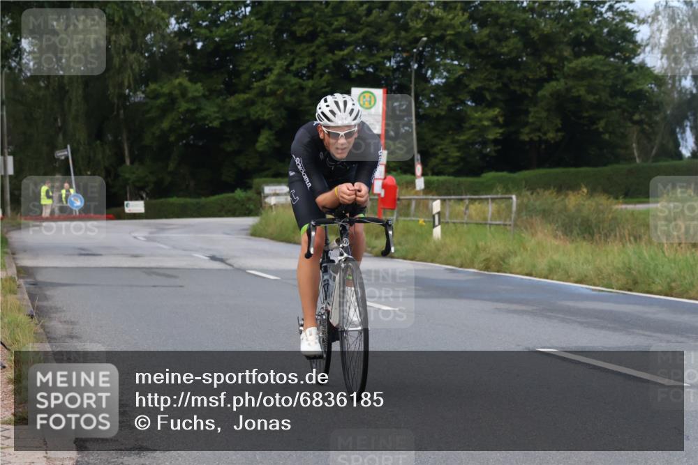 25.08.2024 - Elbe Triathlon Hamburg Fuchs,  Jonas http://msf.ph/oto/6836185 25.08.2024 08:43:58 Radfahren 41 meine-sportfotos.de