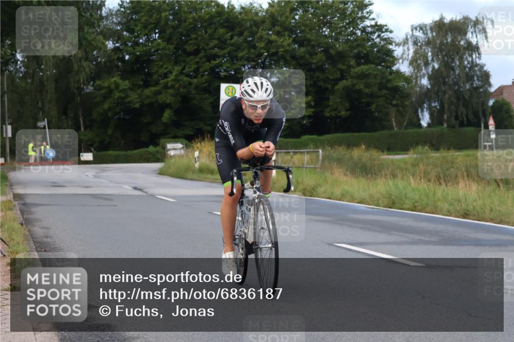 25.08.2024 - Elbe Triathlon Hamburg Fuchs,  Jonas http://msf.ph/oto/6836187 25.08.2024 08:43:58 Radfahren 41 meine-sportfotos.de