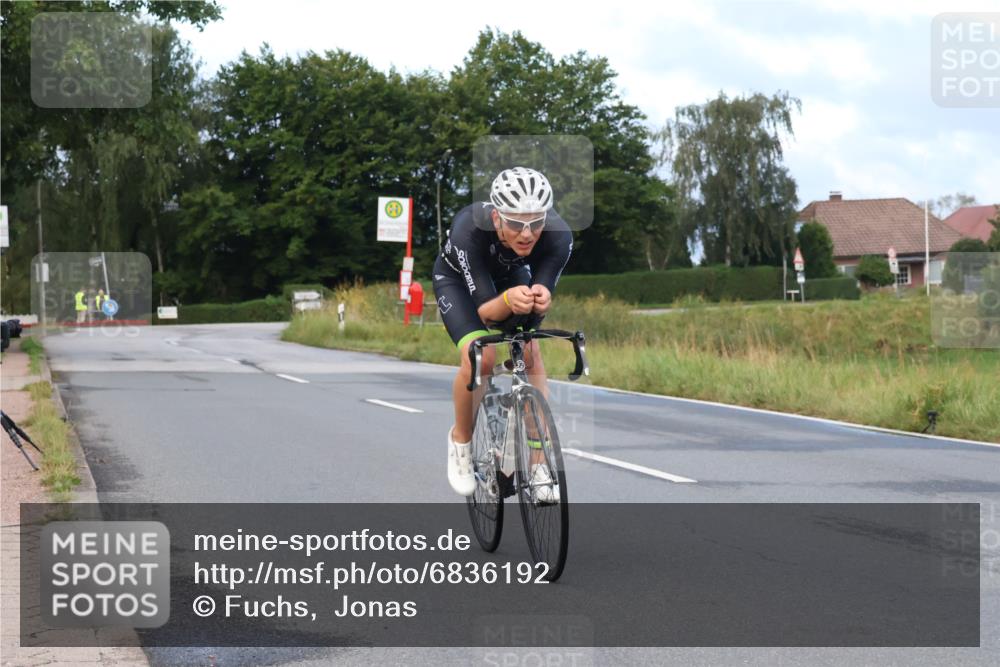 25.08.2024 - Elbe Triathlon Hamburg Fuchs,  Jonas http://msf.ph/oto/6836192 25.08.2024 08:43:58 Radfahren 41 meine-sportfotos.de