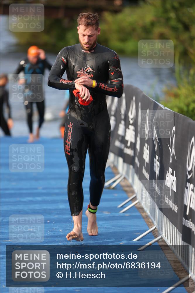25.08.2024 - Elbe Triathlon Hamburg H.Heesch http://msf.ph/oto/6836194 25.08.2024 08:35:42 Schwimmen 59, 72, 74, 87, 98 meine-sportfotos.de