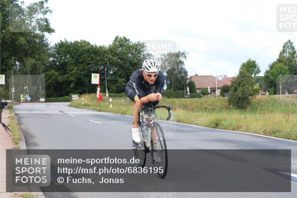 25.08.2024 - Elbe Triathlon Hamburg Fuchs,  Jonas http://msf.ph/oto/6836195 25.08.2024 08:43:59 Radfahren 41 meine-sportfotos.de
