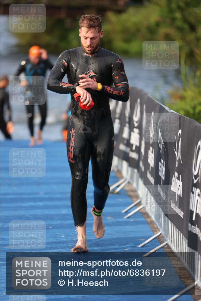 25.08.2024 - Elbe Triathlon Hamburg H.Heesch http://msf.ph/oto/6836197 25.08.2024 08:35:42 Schwimmen 59, 72, 74, 87, 98 meine-sportfotos.de