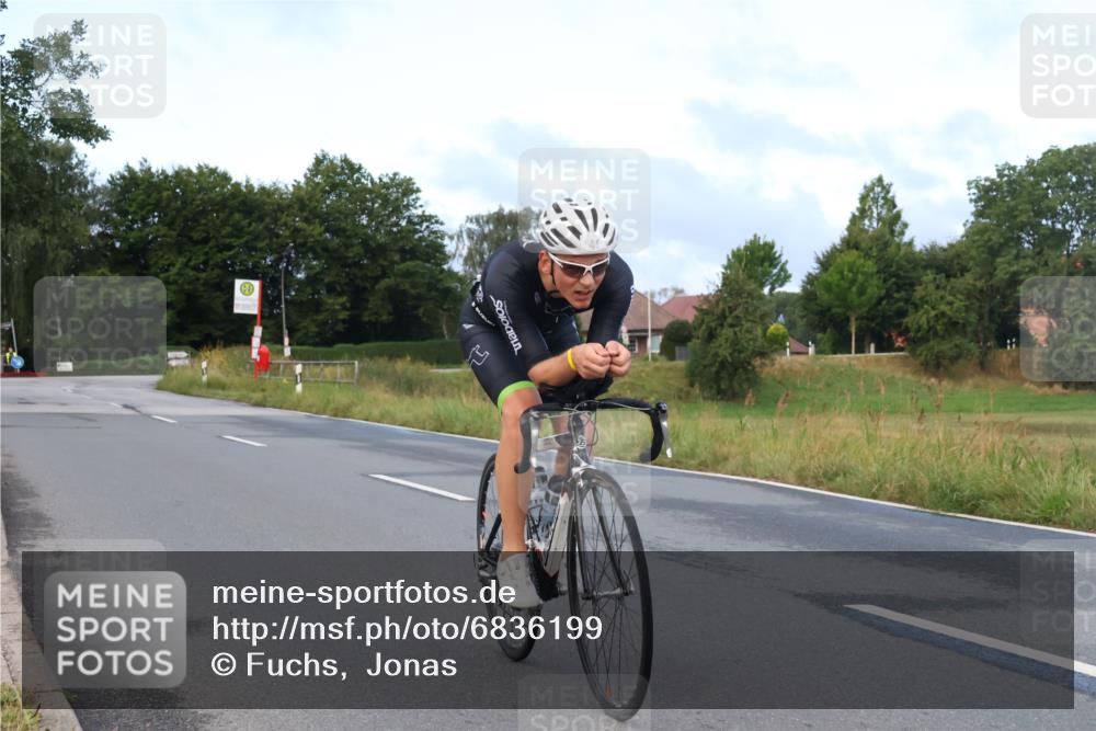 25.08.2024 - Elbe Triathlon Hamburg Fuchs,  Jonas http://msf.ph/oto/6836199 25.08.2024 08:43:59 Radfahren 41 meine-sportfotos.de