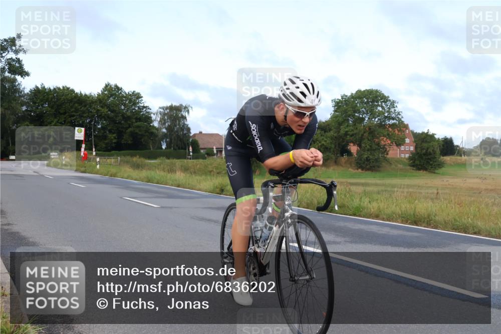 25.08.2024 - Elbe Triathlon Hamburg Fuchs,  Jonas http://msf.ph/oto/6836202 25.08.2024 08:43:59 Radfahren 41 meine-sportfotos.de