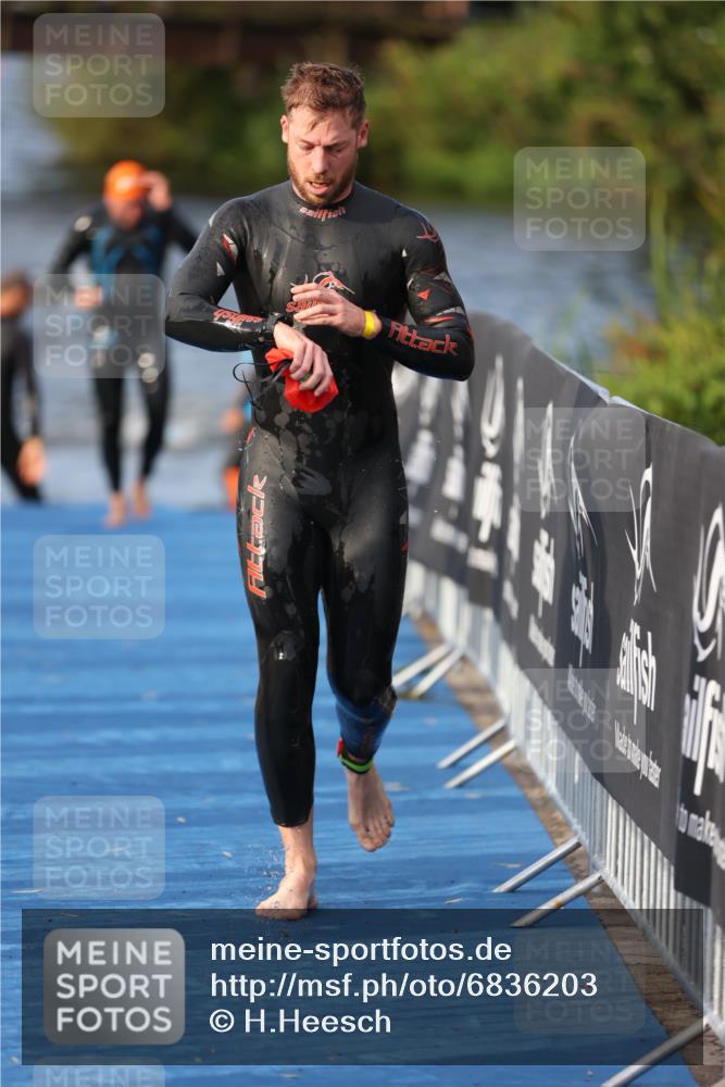 25.08.2024 - Elbe Triathlon Hamburg H.Heesch http://msf.ph/oto/6836203 25.08.2024 08:35:42 Schwimmen 59, 72, 74, 87, 98 meine-sportfotos.de