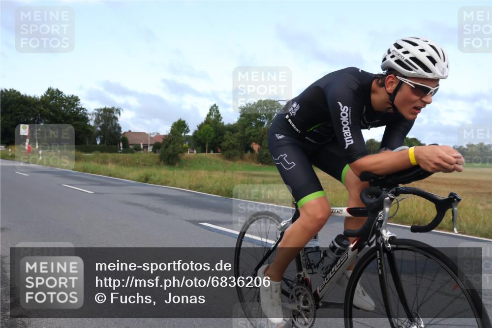 25.08.2024 - Elbe Triathlon Hamburg Fuchs,  Jonas http://msf.ph/oto/6836206 25.08.2024 08:43:59 Radfahren 41 meine-sportfotos.de