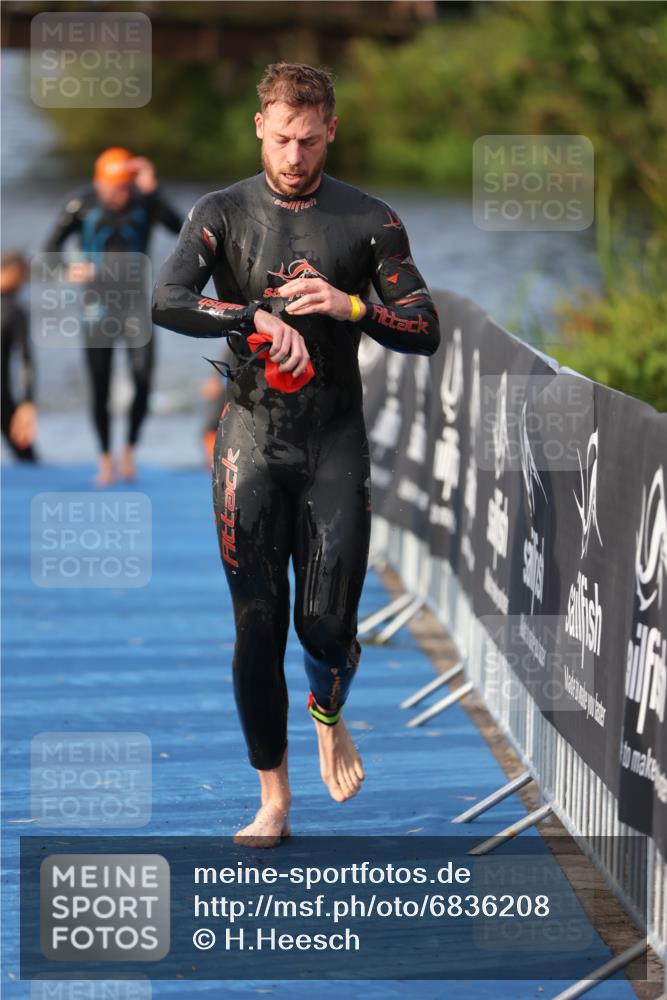 25.08.2024 - Elbe Triathlon Hamburg H.Heesch http://msf.ph/oto/6836208 25.08.2024 08:35:42 Schwimmen 59, 72, 74, 87, 98 meine-sportfotos.de