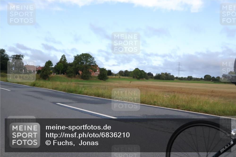 25.08.2024 - Elbe Triathlon Hamburg Fuchs,  Jonas http://msf.ph/oto/6836210 25.08.2024 08:43:59 Radfahren 41 meine-sportfotos.de