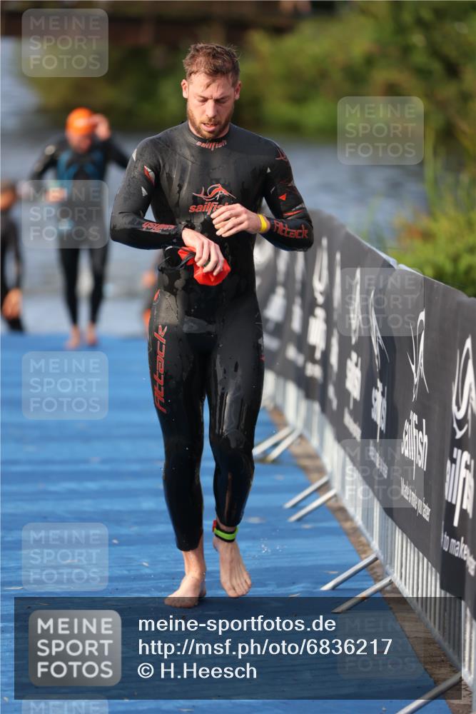 25.08.2024 - Elbe Triathlon Hamburg H.Heesch http://msf.ph/oto/6836217 25.08.2024 08:35:42 Schwimmen 59, 72, 74, 87, 98 meine-sportfotos.de