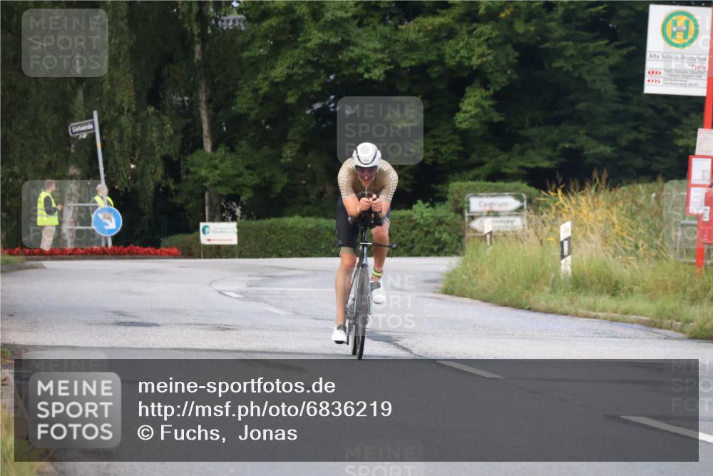 25.08.2024 - Elbe Triathlon Hamburg Fuchs,  Jonas http://msf.ph/oto/6836219 25.08.2024 08:44:13 Radfahren 97 meine-sportfotos.de