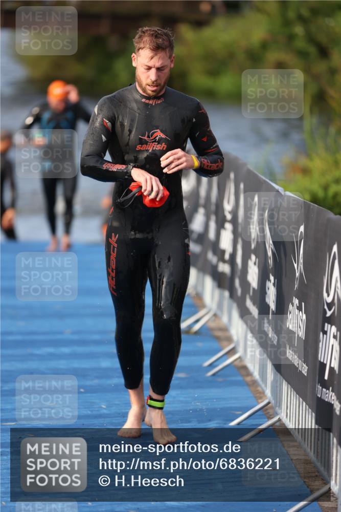 25.08.2024 - Elbe Triathlon Hamburg H.Heesch http://msf.ph/oto/6836221 25.08.2024 08:35:42 Schwimmen 59, 72, 74, 87, 98 meine-sportfotos.de