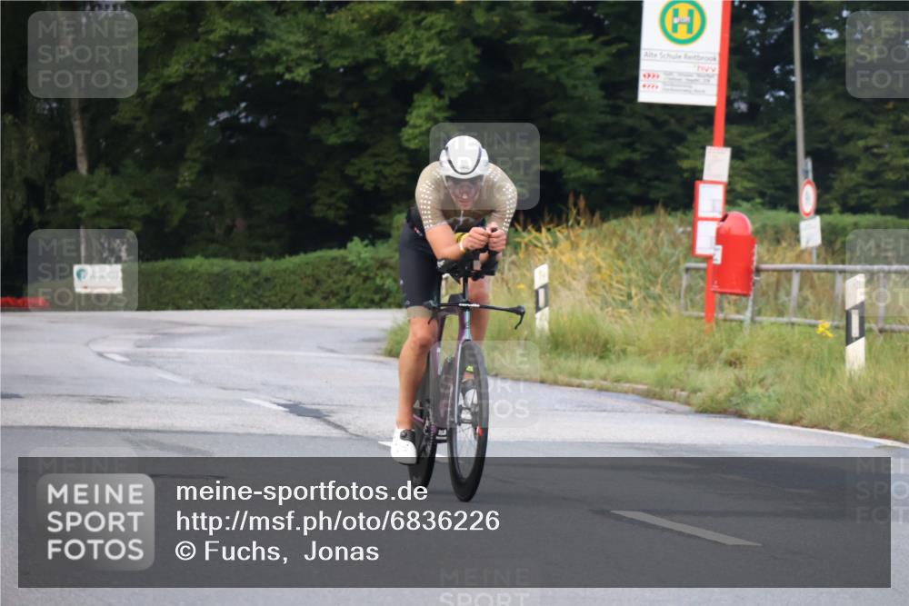 25.08.2024 - Elbe Triathlon Hamburg Fuchs,  Jonas http://msf.ph/oto/6836226 25.08.2024 08:44:14 Radfahren 97 meine-sportfotos.de