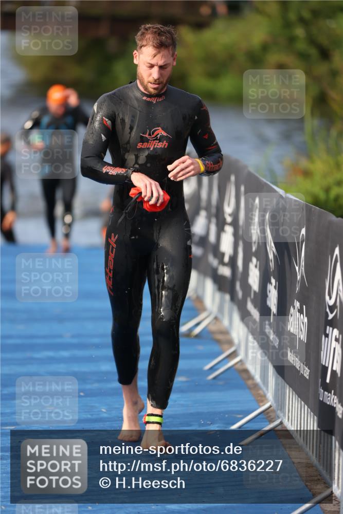 25.08.2024 - Elbe Triathlon Hamburg H.Heesch http://msf.ph/oto/6836227 25.08.2024 08:35:42 Schwimmen 59, 72, 74, 87, 98 meine-sportfotos.de