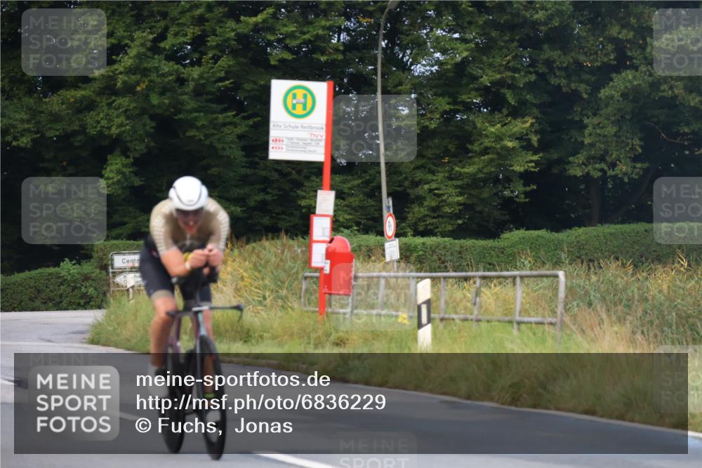 25.08.2024 - Elbe Triathlon Hamburg Fuchs,  Jonas http://msf.ph/oto/6836229 25.08.2024 08:44:14 Radfahren 97 meine-sportfotos.de