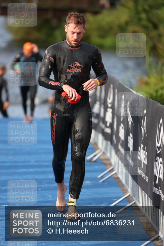 25.08.2024 - Elbe Triathlon Hamburg H.Heesch http://msf.ph/oto/6836231 25.08.2024 08:35:42 Schwimmen 59, 72, 74, 87, 98 meine-sportfotos.de