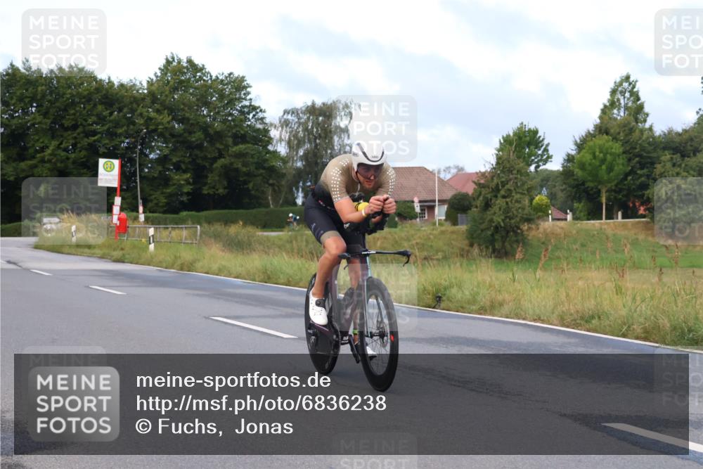 25.08.2024 - Elbe Triathlon Hamburg Fuchs,  Jonas http://msf.ph/oto/6836238 25.08.2024 08:44:15 Radfahren 97 meine-sportfotos.de