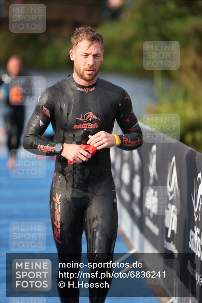 25.08.2024 - Elbe Triathlon Hamburg H.Heesch http://msf.ph/oto/6836241 25.08.2024 08:35:43 Schwimmen 59, 72, 74, 87, 98 meine-sportfotos.de