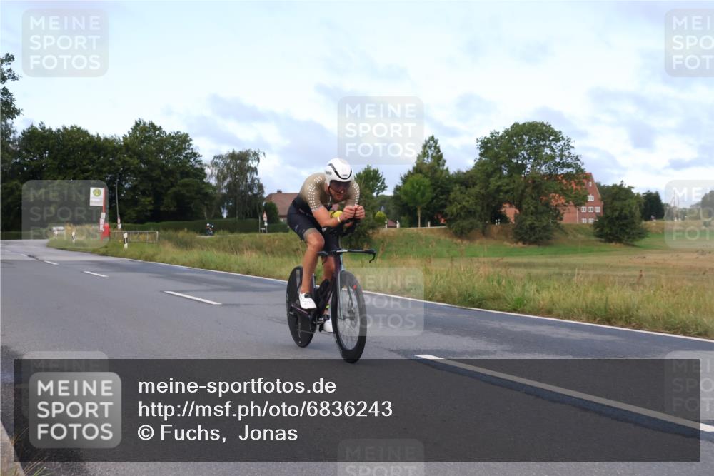 25.08.2024 - Elbe Triathlon Hamburg Fuchs,  Jonas http://msf.ph/oto/6836243 25.08.2024 08:44:15 Radfahren 97 meine-sportfotos.de