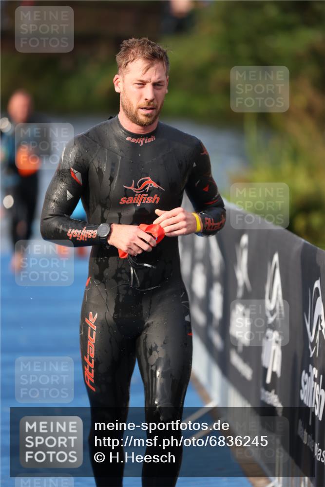 25.08.2024 - Elbe Triathlon Hamburg H.Heesch http://msf.ph/oto/6836245 25.08.2024 08:35:43 Schwimmen 59, 72, 74, 87, 98 meine-sportfotos.de