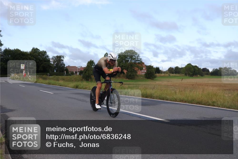 25.08.2024 - Elbe Triathlon Hamburg Fuchs,  Jonas http://msf.ph/oto/6836248 25.08.2024 08:44:15 Radfahren 97 meine-sportfotos.de