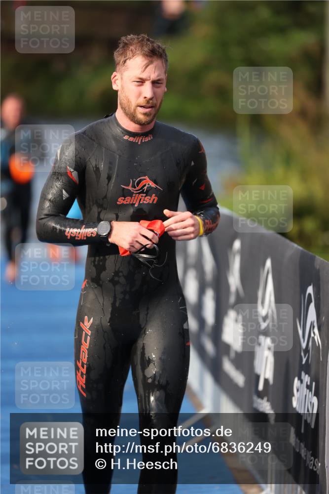 25.08.2024 - Elbe Triathlon Hamburg H.Heesch http://msf.ph/oto/6836249 25.08.2024 08:35:43 Schwimmen 59, 72, 74, 87, 98 meine-sportfotos.de