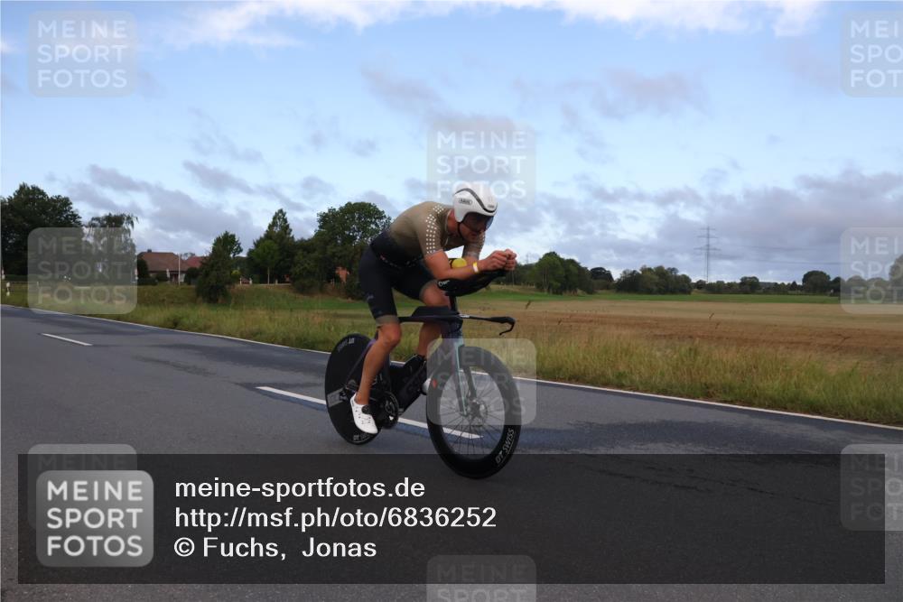 25.08.2024 - Elbe Triathlon Hamburg Fuchs,  Jonas http://msf.ph/oto/6836252 25.08.2024 08:44:15 Radfahren 97 meine-sportfotos.de