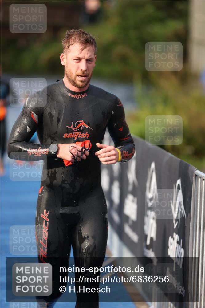 25.08.2024 - Elbe Triathlon Hamburg H.Heesch http://msf.ph/oto/6836256 25.08.2024 08:35:43 Schwimmen 59, 72, 74, 87, 98 meine-sportfotos.de