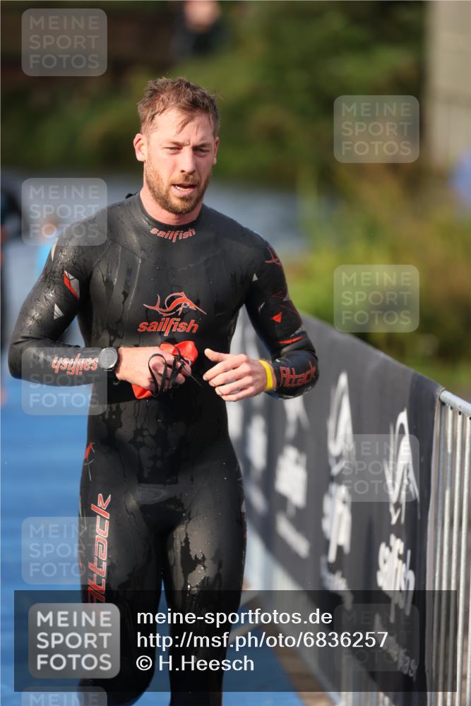 25.08.2024 - Elbe Triathlon Hamburg H.Heesch http://msf.ph/oto/6836257 25.08.2024 08:35:43 Schwimmen 59, 72, 74, 87, 98 meine-sportfotos.de
