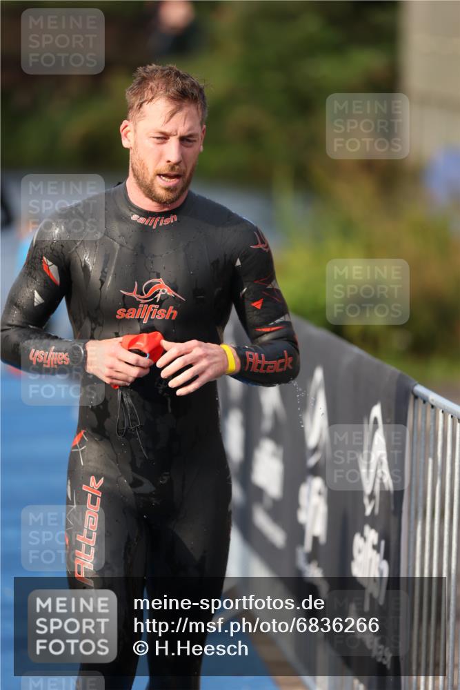 25.08.2024 - Elbe Triathlon Hamburg H.Heesch http://msf.ph/oto/6836266 25.08.2024 08:35:44 Schwimmen 59, 72, 74, 87, 98 meine-sportfotos.de