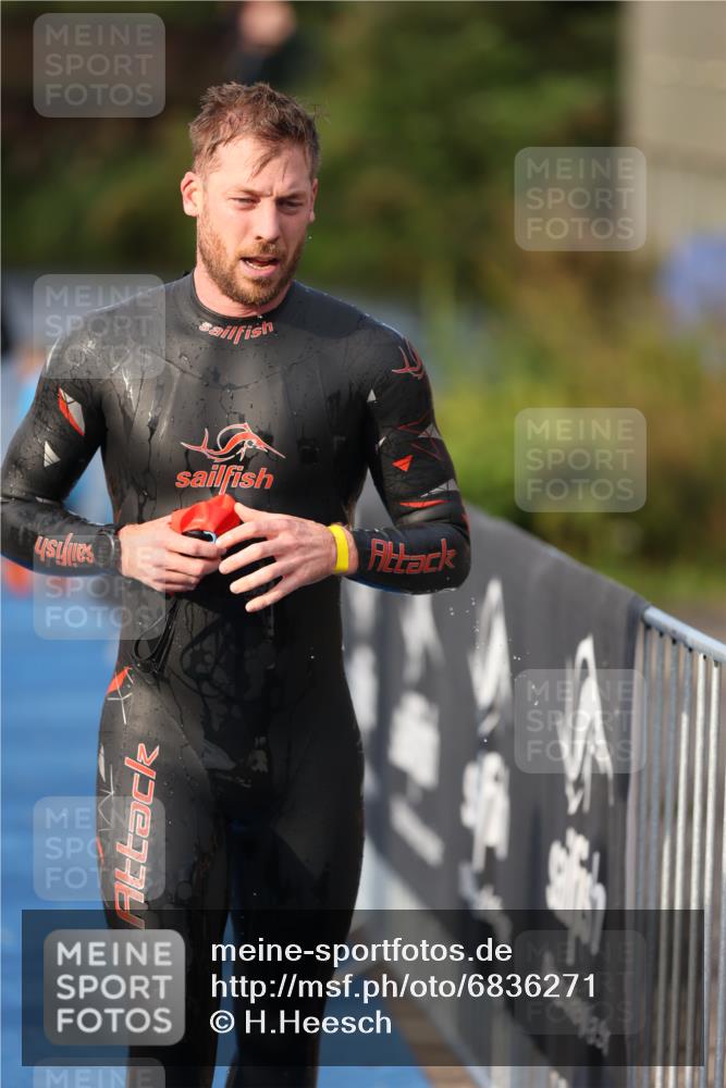 25.08.2024 - Elbe Triathlon Hamburg H.Heesch http://msf.ph/oto/6836271 25.08.2024 08:35:44 Schwimmen 59, 72, 74, 87, 98 meine-sportfotos.de