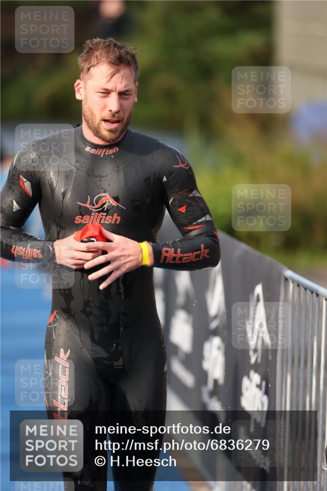 25.08.2024 - Elbe Triathlon Hamburg H.Heesch http://msf.ph/oto/6836279 25.08.2024 08:35:44 Schwimmen 59, 72, 74, 87, 98 meine-sportfotos.de