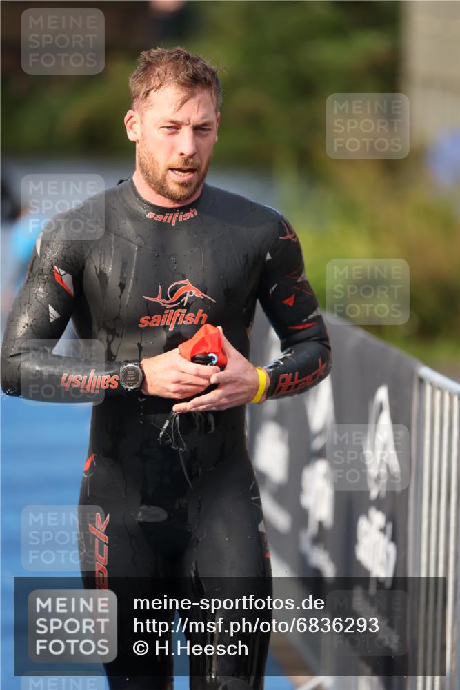 25.08.2024 - Elbe Triathlon Hamburg H.Heesch http://msf.ph/oto/6836293 25.08.2024 08:35:44 Schwimmen 59, 72, 74, 87, 98 meine-sportfotos.de