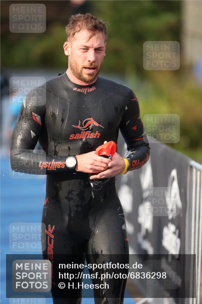 25.08.2024 - Elbe Triathlon Hamburg H.Heesch http://msf.ph/oto/6836298 25.08.2024 08:35:44 Schwimmen 59, 72, 74, 87, 98 meine-sportfotos.de