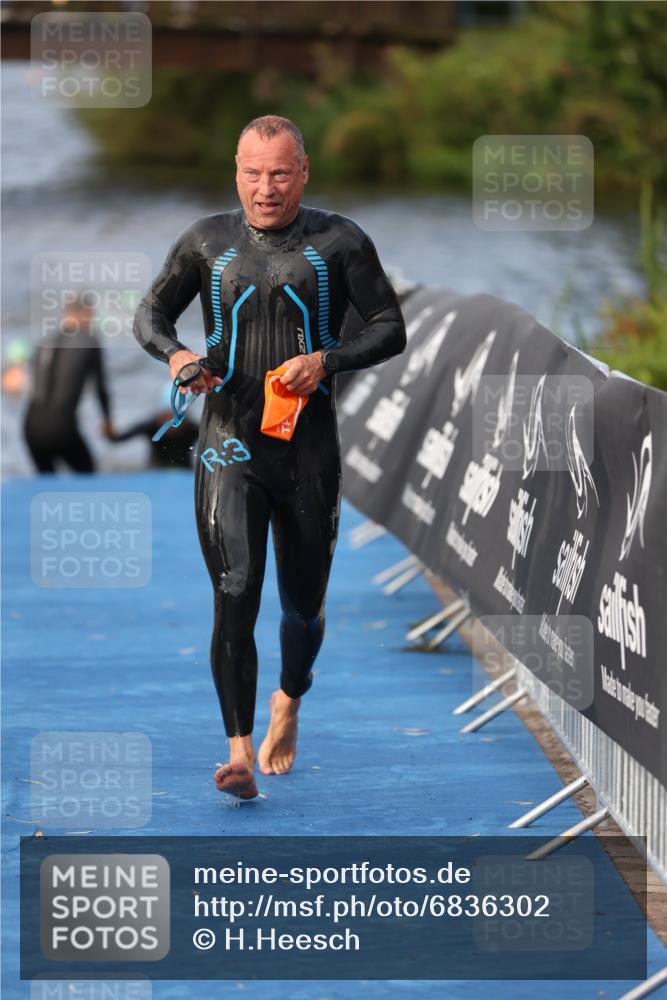 25.08.2024 - Elbe Triathlon Hamburg H.Heesch http://msf.ph/oto/6836302 25.08.2024 08:35:48 Schwimmen 59, 72, 74, 87, 98 meine-sportfotos.de