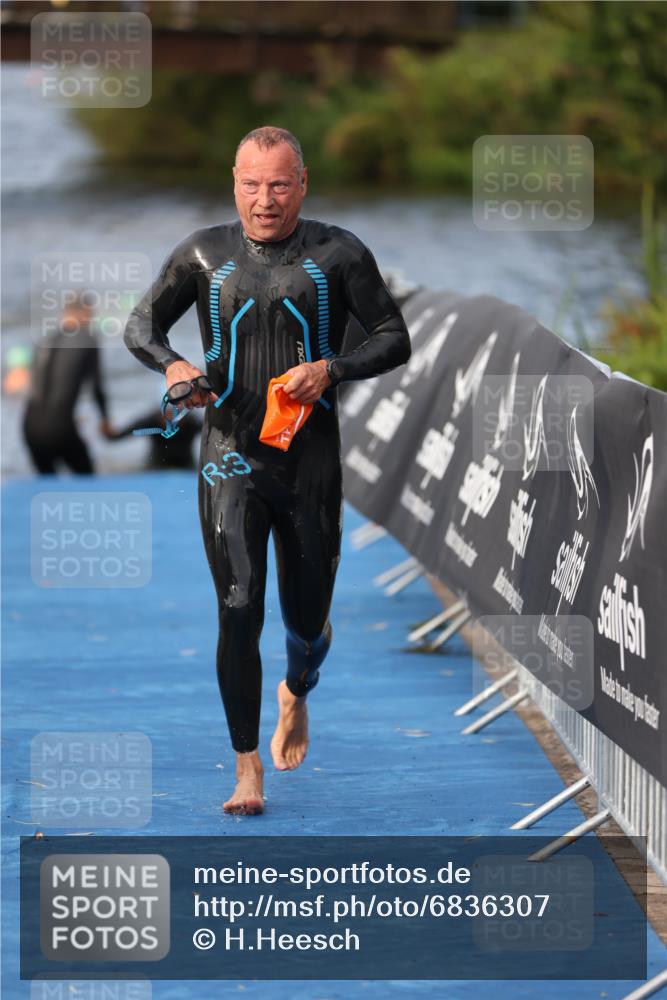 25.08.2024 - Elbe Triathlon Hamburg H.Heesch http://msf.ph/oto/6836307 25.08.2024 08:35:48 Schwimmen 59, 72, 74, 87, 98 meine-sportfotos.de