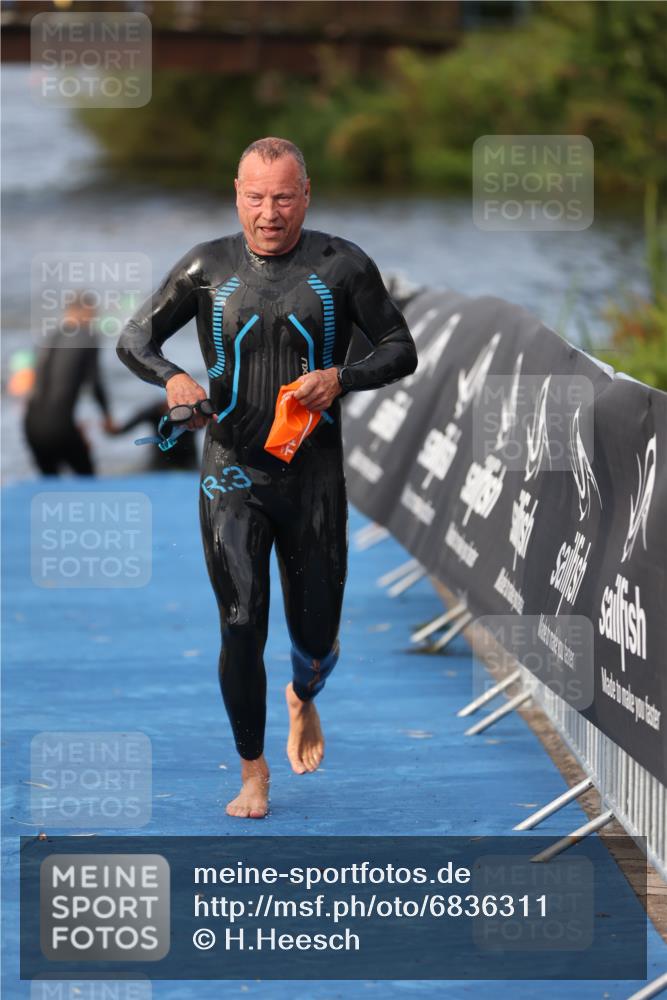 25.08.2024 - Elbe Triathlon Hamburg H.Heesch http://msf.ph/oto/6836311 25.08.2024 08:35:48 Schwimmen 59, 72, 74, 87, 98 meine-sportfotos.de