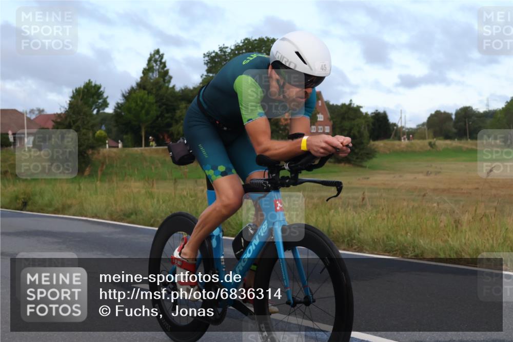 25.08.2024 - Elbe Triathlon Hamburg Fuchs,  Jonas http://msf.ph/oto/6836314 25.08.2024 08:44:25 Radfahren 45, 46 meine-sportfotos.de