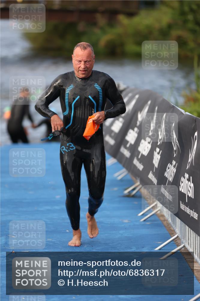 25.08.2024 - Elbe Triathlon Hamburg H.Heesch http://msf.ph/oto/6836317 25.08.2024 08:35:48 Schwimmen 59, 72, 74, 87, 98 meine-sportfotos.de