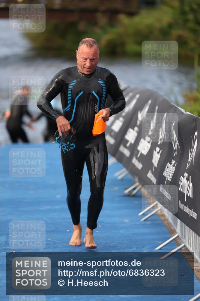 25.08.2024 - Elbe Triathlon Hamburg H.Heesch http://msf.ph/oto/6836323 25.08.2024 08:35:48 Schwimmen 59, 72, 74, 87, 98 meine-sportfotos.de