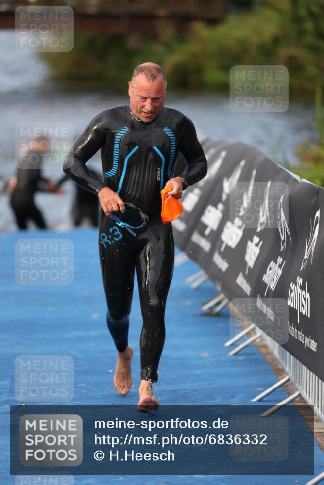 25.08.2024 - Elbe Triathlon Hamburg H.Heesch http://msf.ph/oto/6836332 25.08.2024 08:35:48 Schwimmen 59, 72, 74, 87, 98 meine-sportfotos.de