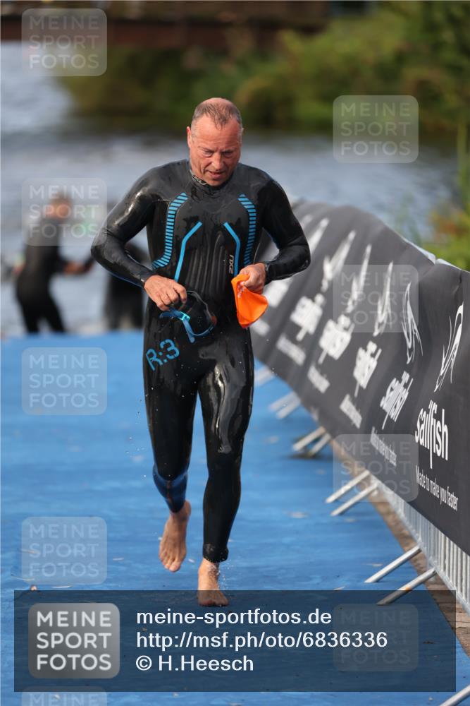 25.08.2024 - Elbe Triathlon Hamburg H.Heesch http://msf.ph/oto/6836336 25.08.2024 08:35:48 Schwimmen 59, 72, 74, 87, 98 meine-sportfotos.de