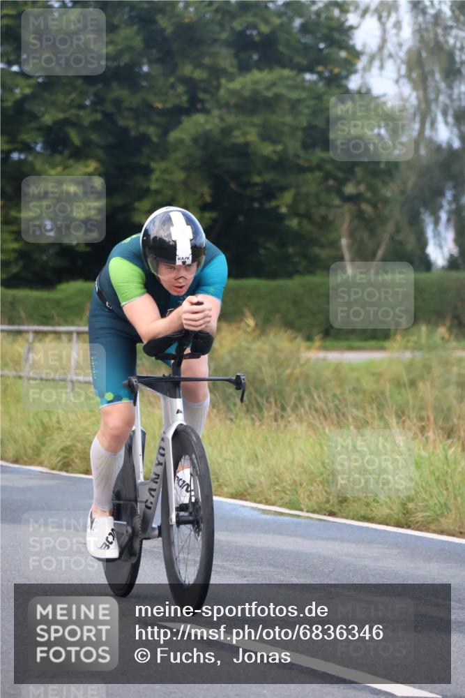 25.08.2024 - Elbe Triathlon Hamburg Fuchs,  Jonas http://msf.ph/oto/6836346 25.08.2024 08:44:32 Radfahren 46, 55 meine-sportfotos.de