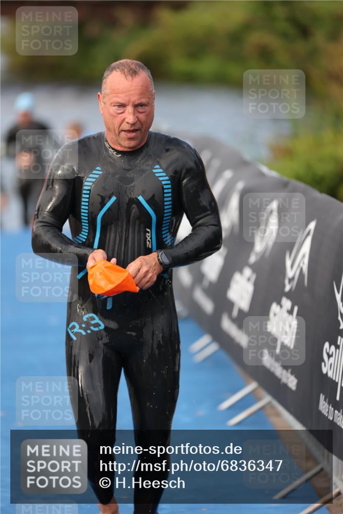 25.08.2024 - Elbe Triathlon Hamburg H.Heesch http://msf.ph/oto/6836347 25.08.2024 08:35:50 Schwimmen 59, 72, 87, 98 meine-sportfotos.de