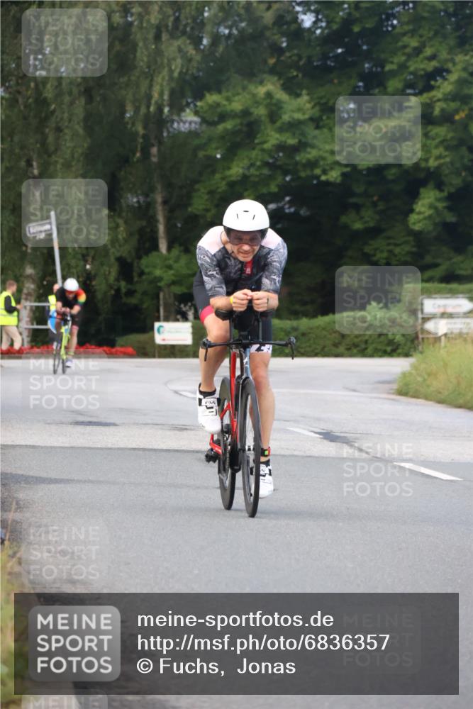 25.08.2024 - Elbe Triathlon Hamburg Fuchs,  Jonas http://msf.ph/oto/6836357 25.08.2024 08:44:34 Radfahren 46, 55, 54 meine-sportfotos.de