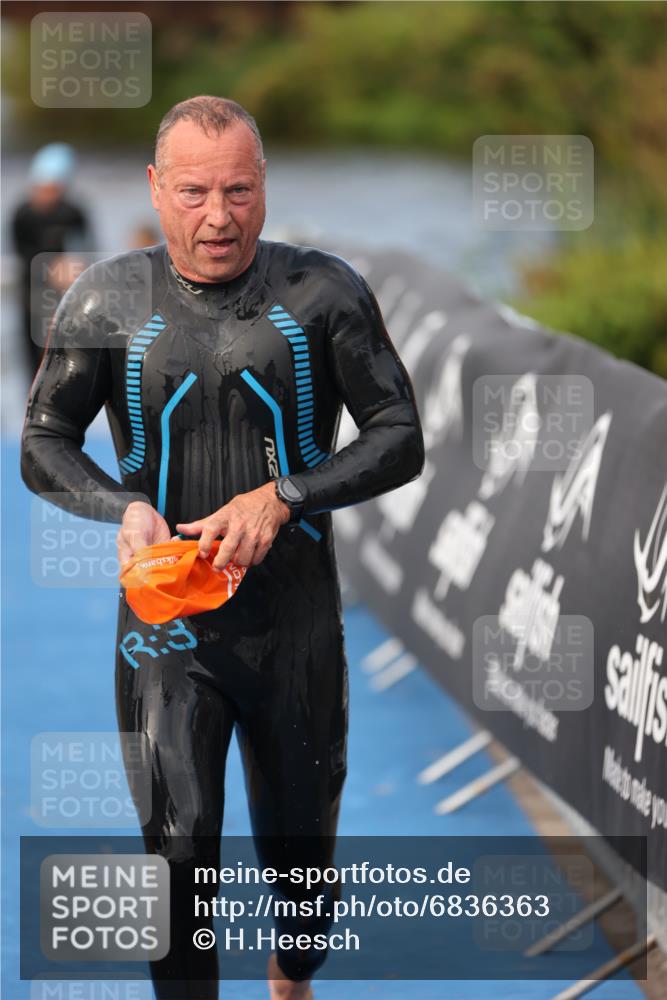 25.08.2024 - Elbe Triathlon Hamburg H.Heesch http://msf.ph/oto/6836363 25.08.2024 08:35:50 Schwimmen 59, 72, 87, 98 meine-sportfotos.de