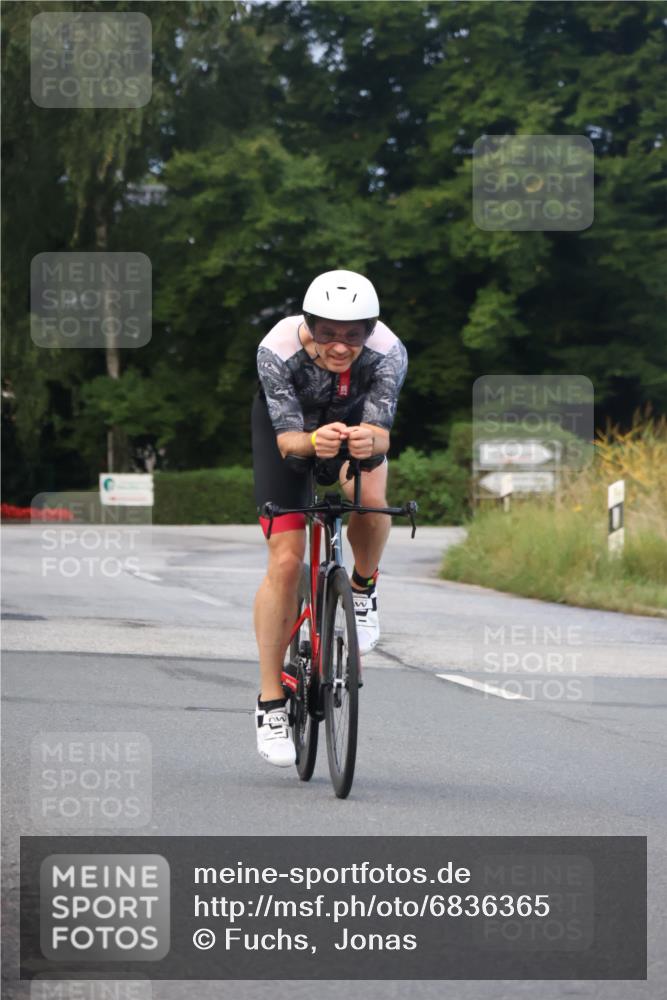 25.08.2024 - Elbe Triathlon Hamburg Fuchs,  Jonas http://msf.ph/oto/6836365 25.08.2024 08:44:34 Radfahren 46, 55, 54 meine-sportfotos.de