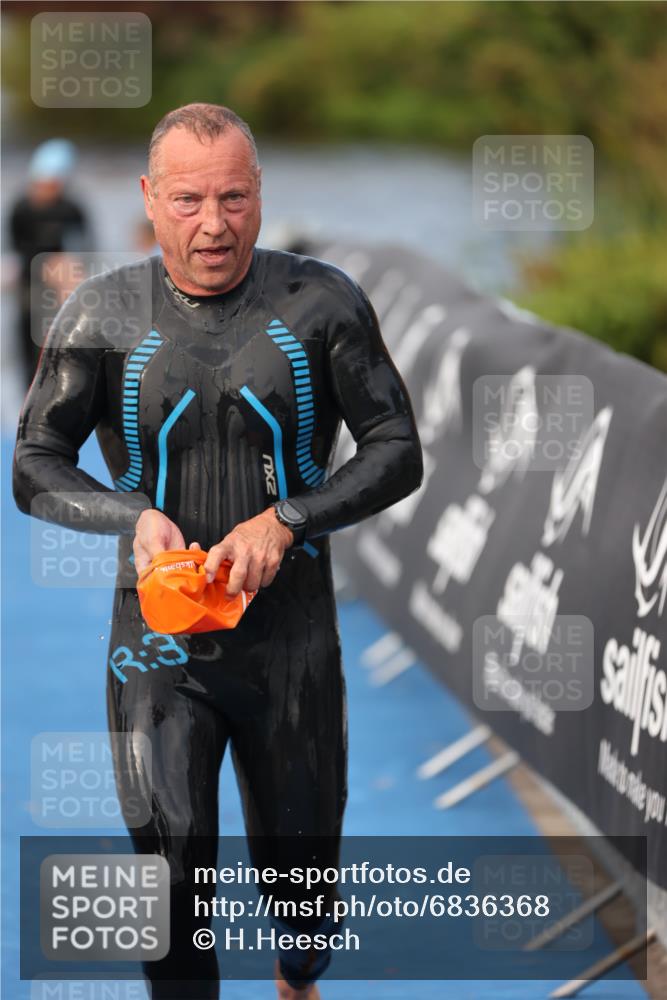 25.08.2024 - Elbe Triathlon Hamburg H.Heesch http://msf.ph/oto/6836368 25.08.2024 08:35:50 Schwimmen 59, 72, 87, 98 meine-sportfotos.de